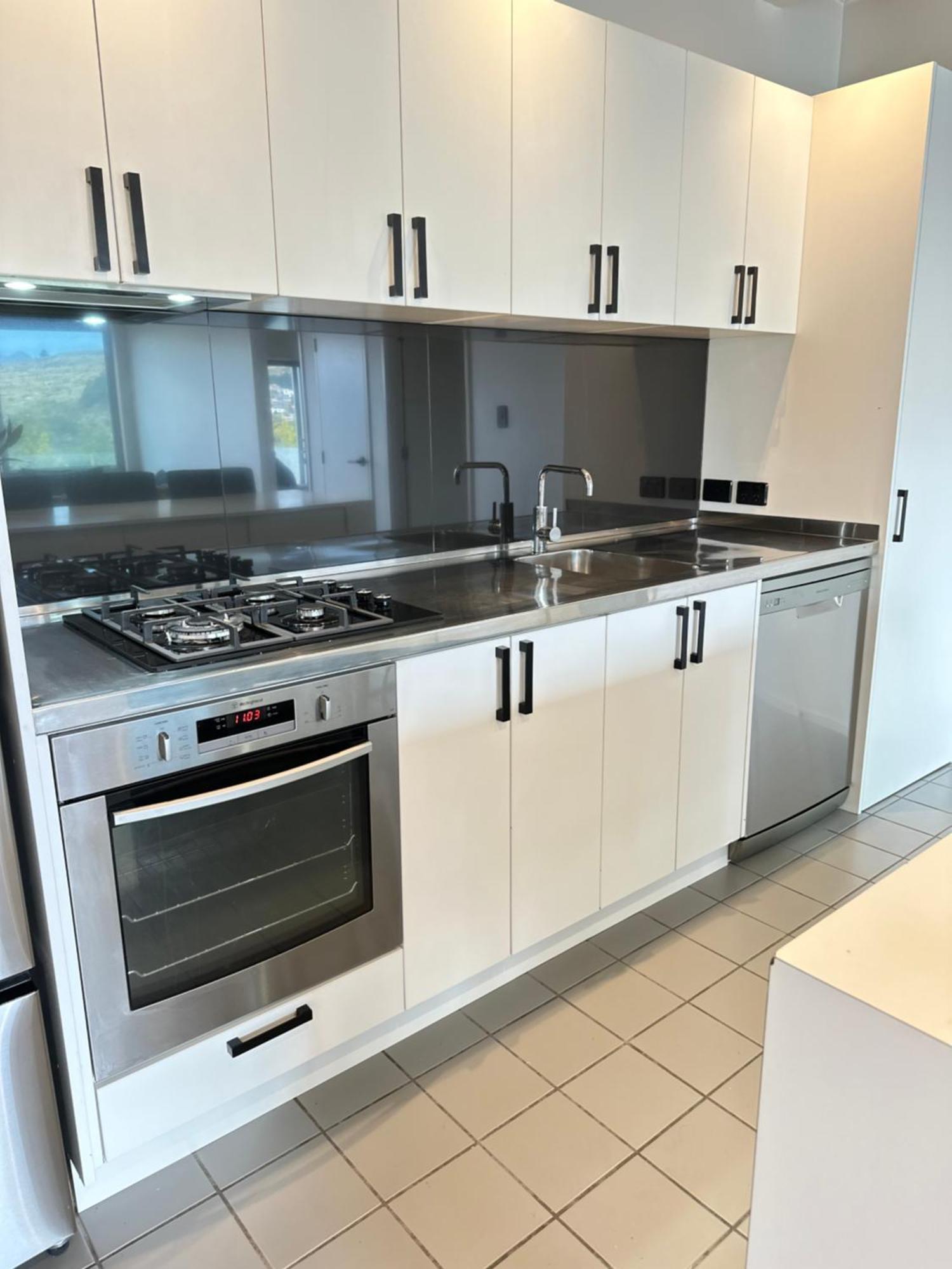 Te Mana - Luxe Lake Apartment Куийнстаун Екстериор снимка