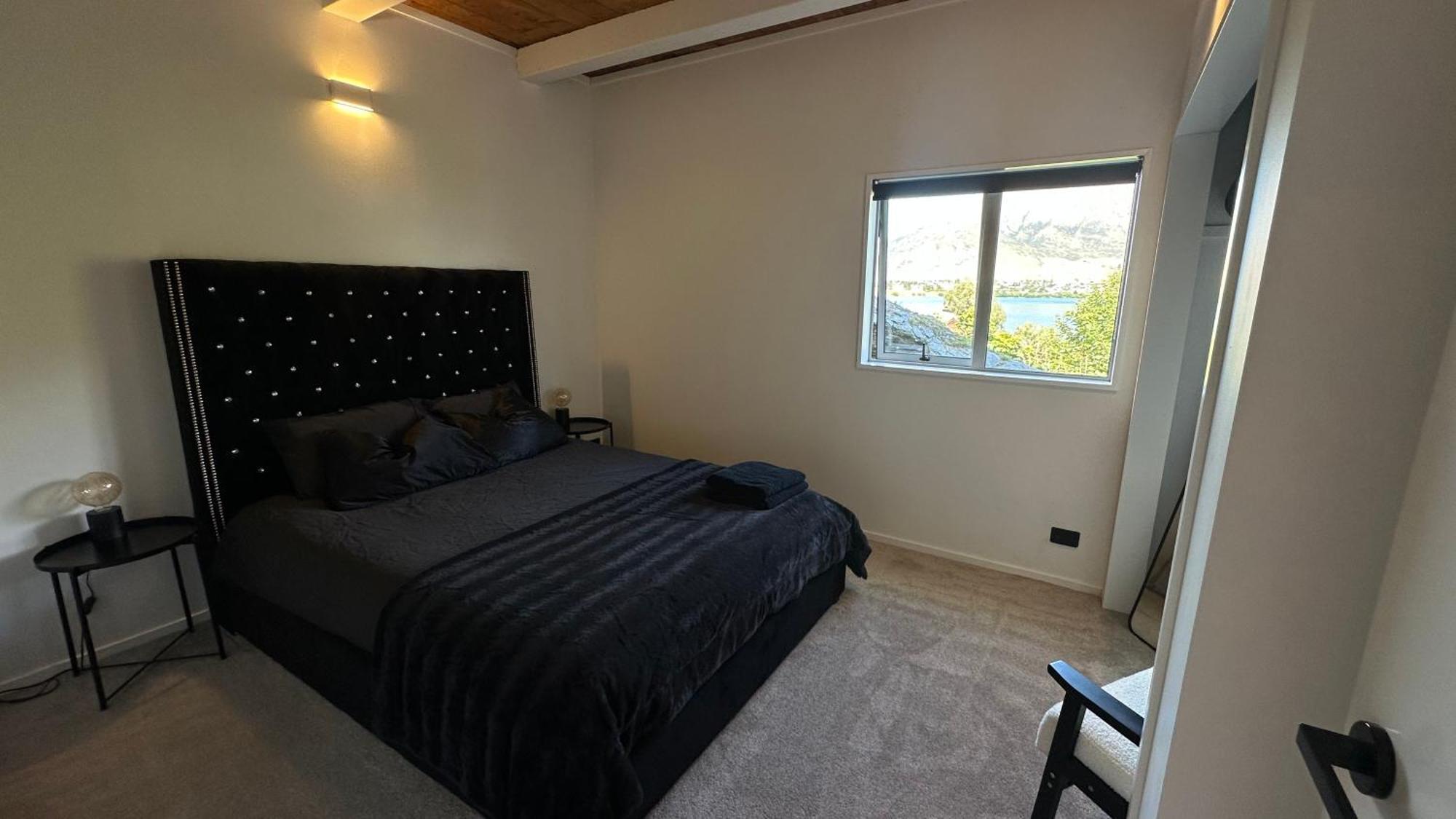 Te Mana - Luxe Lake Apartment Куийнстаун Екстериор снимка